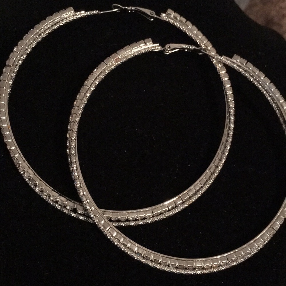GUESS STONE HOOP EARRINGS